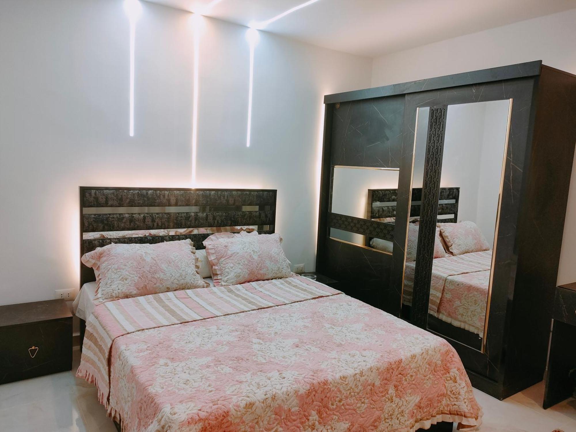 شقه فندقيه أمام إنتركونتيننتال سيتي ستارز * Cairo