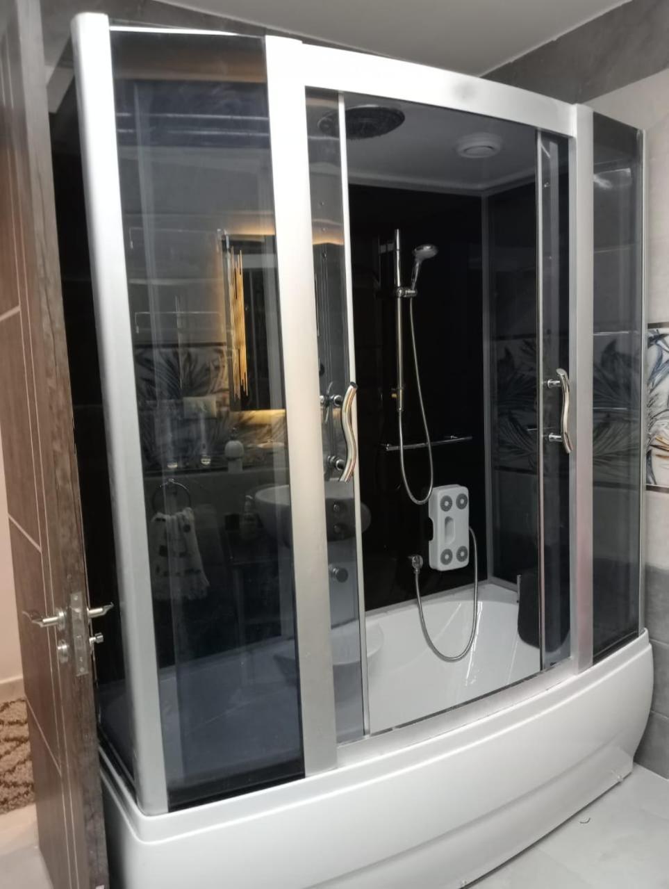 Apartment شقه فندقيه أمام إنتركونتيننتال سيتي ستارز *