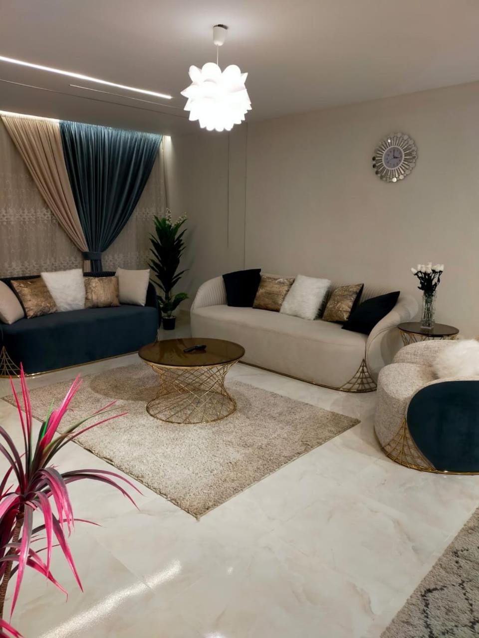 شقه فندقيه أمام إنتركونتيننتال سيتي ستارز * Cairo